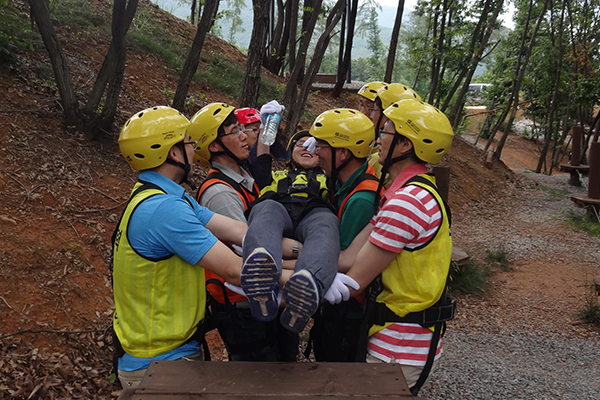 트러스트 폴